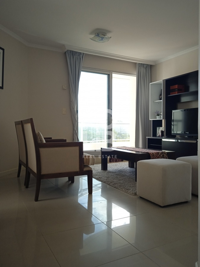 Apartamento ID.191 - Apartamento en venta de 2 dormitorios, en zona céntrica con variedad de servicios. Punta del Este. 