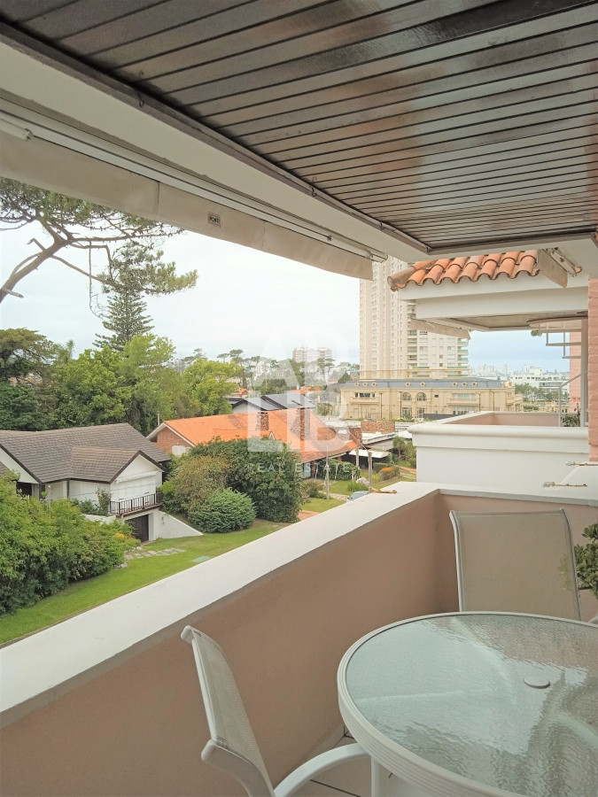 Apartamento ID.218 - Apartamento en venta de 3 dormitorios en Playa Mansa, Punta del Este