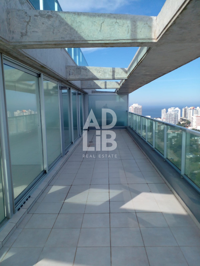 Apartamento ID.206 - Penthouse en venta sobre Roosevelt. Con vistas inigualables de la ciudad y la playa.