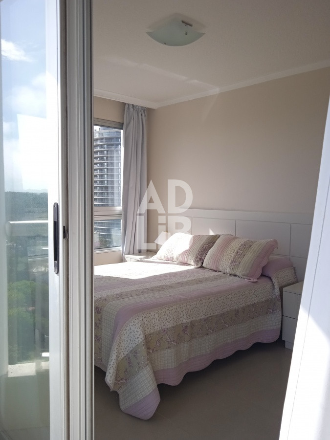 Apartamento ID.191 - Apartamento en venta de 2 dormitorios, en zona céntrica con variedad de servicios. Punta del Este. 