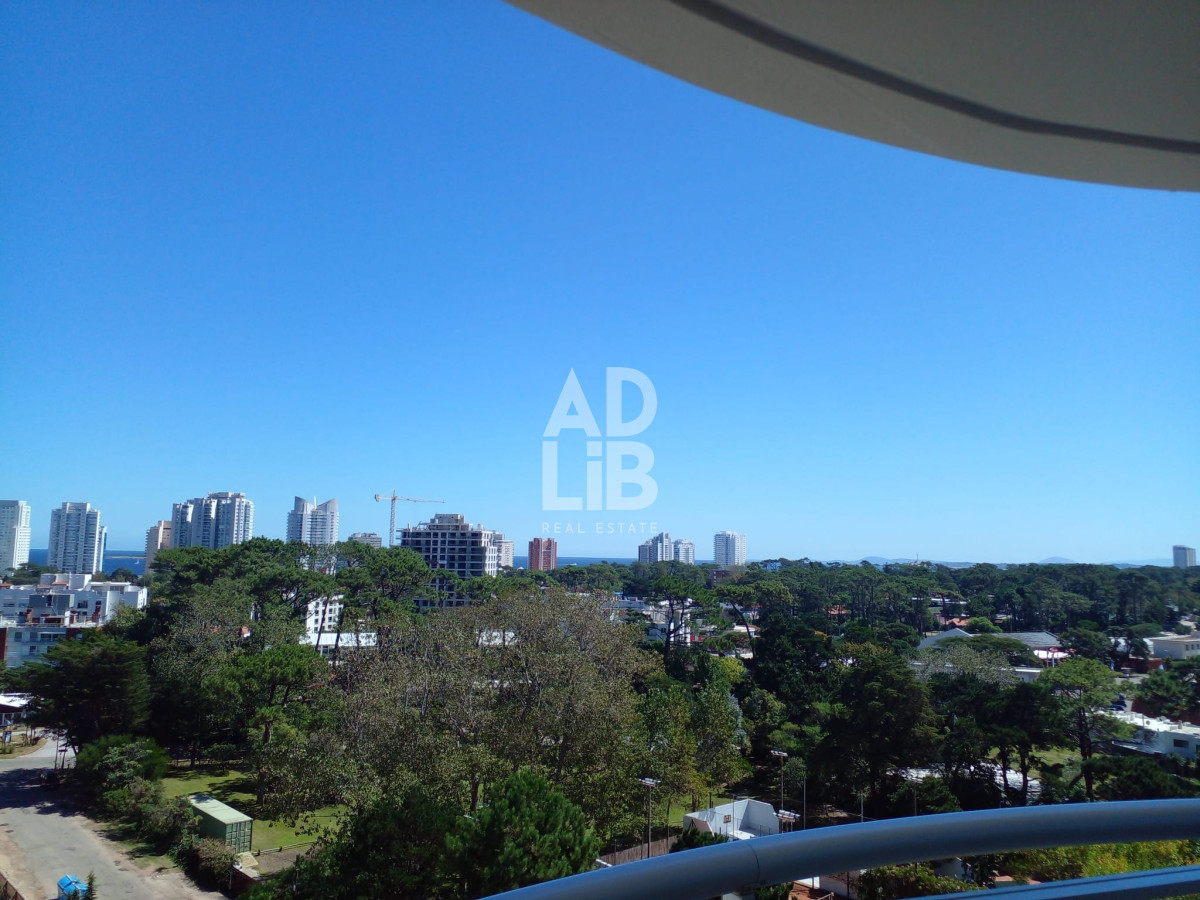 Apartamento ID.191 - Apartamento en venta de 2 dormitorios, en zona céntrica con variedad de servicios. Punta del Este. 