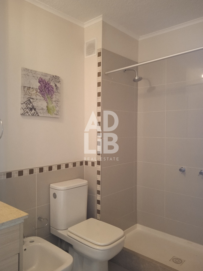 Apartamento ID.191 - Apartamento en venta de 2 dormitorios, en zona céntrica con variedad de servicios. Punta del Este. 