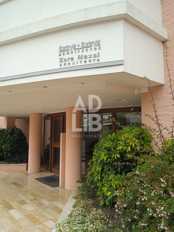 Apartamento ID.218 - Apartamento en venta de 3 dormitorios en Playa Mansa, Punta del Este