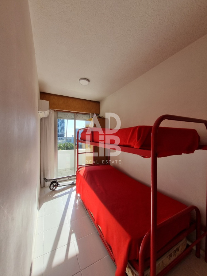 Apartamento ID.218 - Apartamento en venta de 3 dormitorios en Playa Mansa, Punta del Este