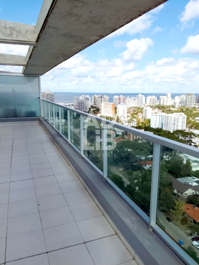 Apartamento ID.206 - Penthouse en venta sobre Roosevelt. Con vistas inigualables de la ciudad y la playa.