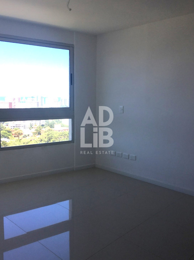 Apartamento ID.202 - Apartamento en venta en Punta del Este, sobre la Avenida Roosevelt en Edificio Gala Vista.