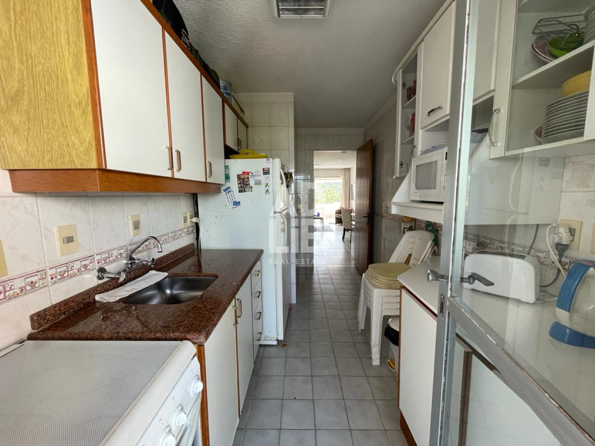 Apartamento ID.218 - Apartamento en venta de 3 dormitorios en Playa Mansa, Punta del Este