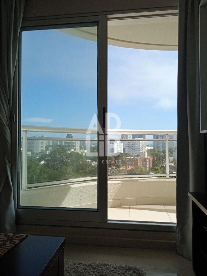Apartamento ID.191 - Apartamento en venta de 2 dormitorios, en zona céntrica con variedad de servicios. Punta del Este. 