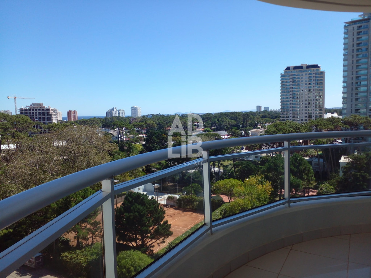 Apartamento ID.191 - Apartamento en venta de 2 dormitorios, en zona céntrica con variedad de servicios. Punta del Este. 