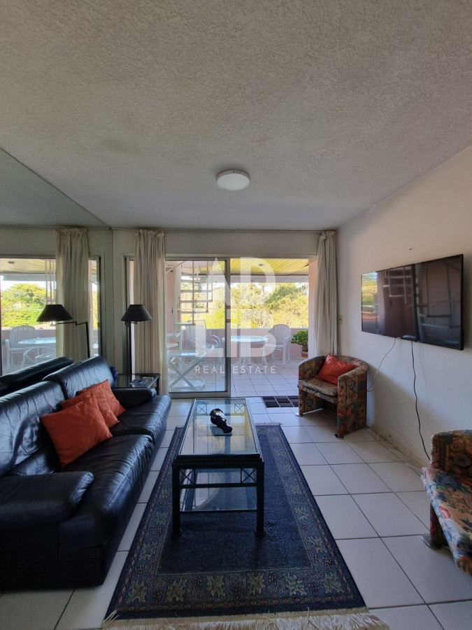 Apartamento ID.218 - Apartamento en venta de 3 dormitorios en Playa Mansa, Punta del Este
