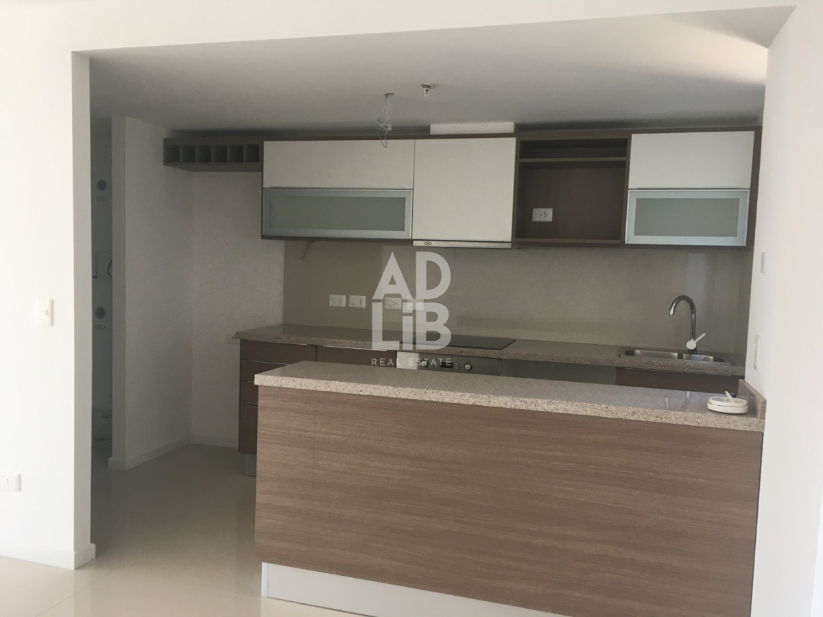 Apartamento ID.202 - Apartamento en venta en Punta del Este, sobre la Avenida Roosevelt en Edificio Gala Vista.