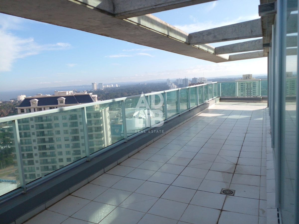 Apartamento ID.206 - Penthouse en venta sobre Roosevelt. Con vistas inigualables de la ciudad y la playa.