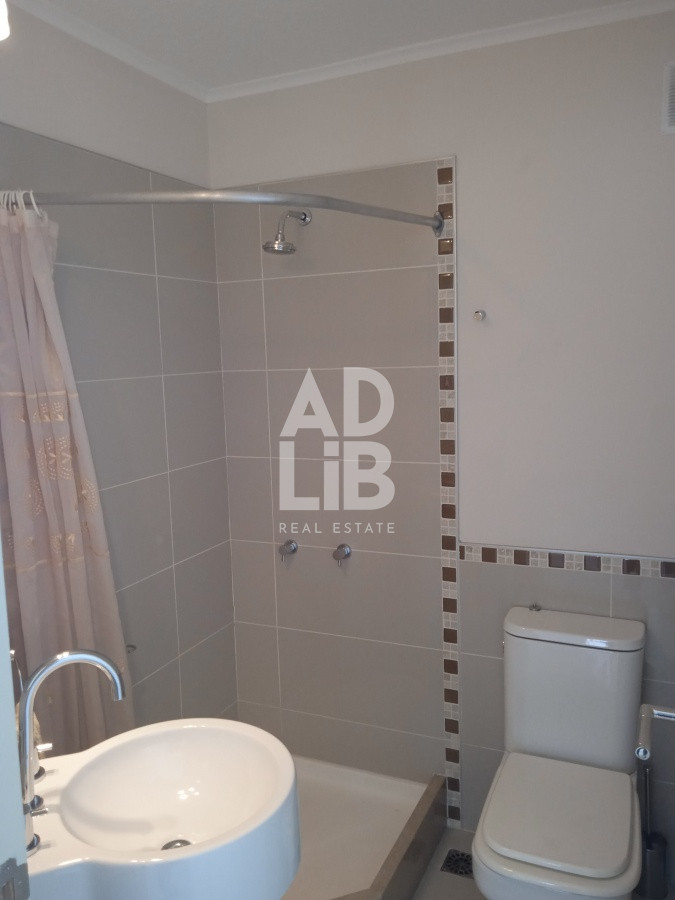 Apartamento ID.191 - Apartamento en venta de 2 dormitorios, en zona céntrica con variedad de servicios. Punta del Este. 