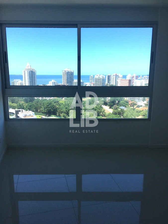 Apartamento ID.202 - Apartamento en venta en Punta del Este, sobre la Avenida Roosevelt en Edificio Gala Vista.