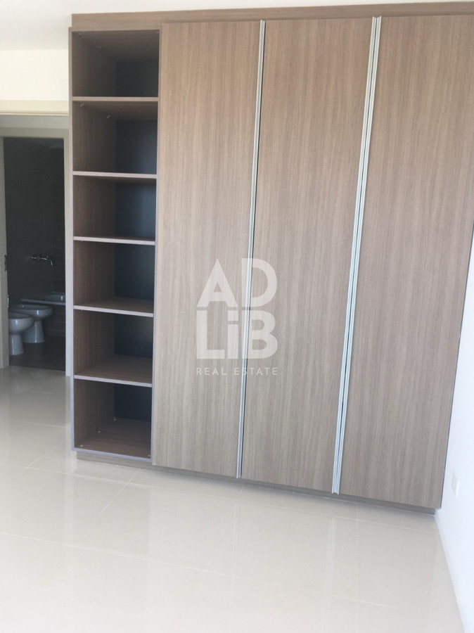 Apartamento ID.202 - Apartamento en venta en Punta del Este, sobre la Avenida Roosevelt en Edificio Gala Vista.
