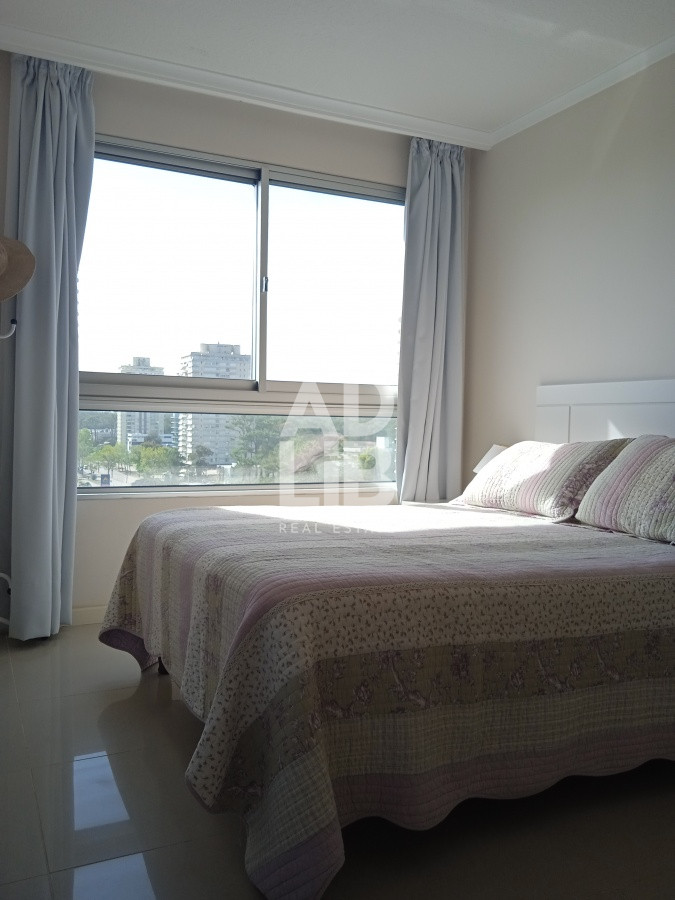Apartamento ID.191 - Apartamento en venta de 2 dormitorios, en zona céntrica con variedad de servicios. Punta del Este. 
