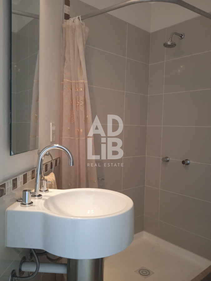Apartamento ID.191 - Apartamento en venta de 2 dormitorios, en zona céntrica con variedad de servicios. Punta del Este. 