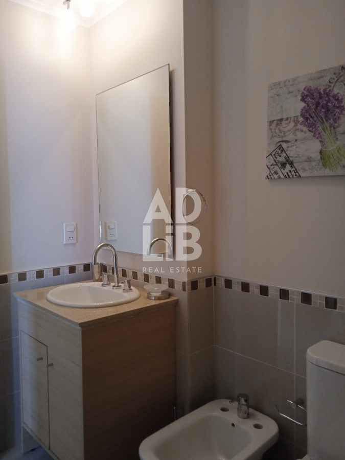 Apartamento ID.191 - Apartamento en venta de 2 dormitorios, en zona céntrica con variedad de servicios. Punta del Este. 