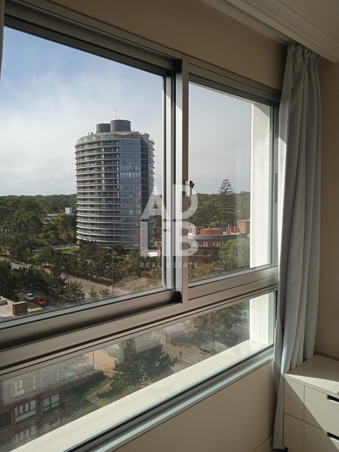 Apartamento ID.191 - Apartamento en venta de 2 dormitorios, en zona céntrica con variedad de servicios. Punta del Este. 