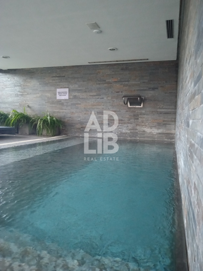 Apartamento ID.235 - Amplio apartamento de 2 dormitorios y 2 baños, ubicado en un punto estratégico, cerca de todo, con terraza tipo patio.