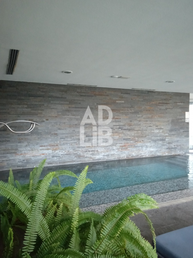 Apartamento ID.235 - Amplio apartamento de 2 dormitorios y 2 baños, ubicado en un punto estratégico, cerca de todo, con terraza tipo patio.
