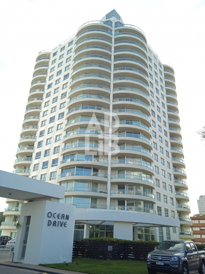 Apartamento ID.191 - Apartamento en venta de 2 dormitorios, en zona céntrica con variedad de servicios. Punta del Este. 