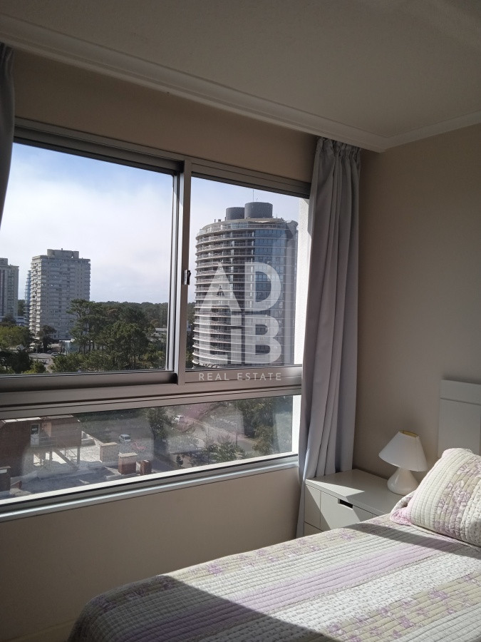 Apartamento ID.191 - Apartamento en venta de 2 dormitorios, en zona céntrica con variedad de servicios. Punta del Este. 