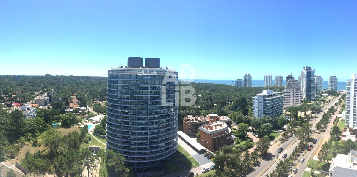 Apartamento ID.202 - Apartamento en venta en Punta del Este, sobre la Avenida Roosevelt en Edificio Gala Vista.