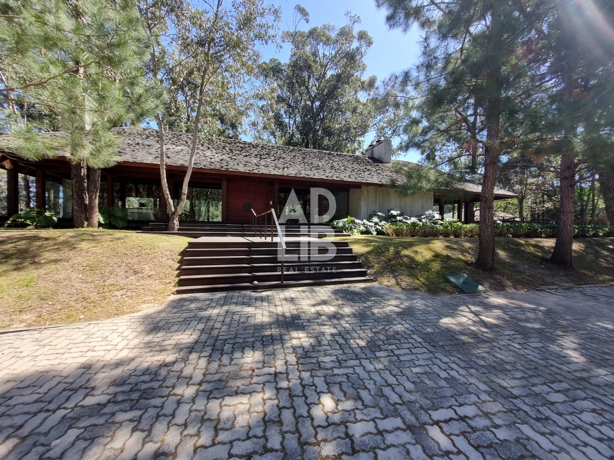 Terreno ID.190 - Único terreno esquinero en el barrio privado Desing Village, 1454 m2. Solanas. Punta Ballena.
