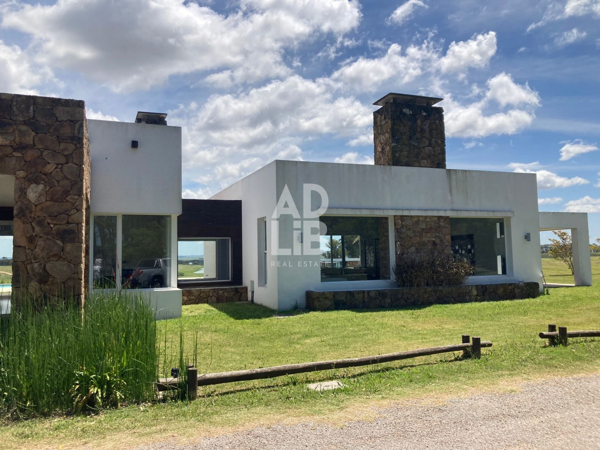 Terreno ID.189 - Terreno en Laguna de los Cisnes, barrio privado, en Maldonado. 