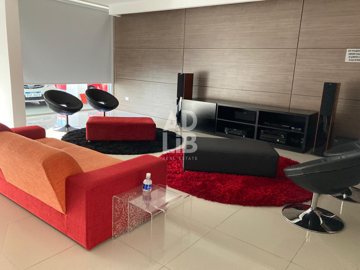 Apartamento ID.235 - Amplio apartamento de 2 dormitorios y 2 baños, ubicado en un punto estratégico, cerca de todo, con terraza tipo patio.