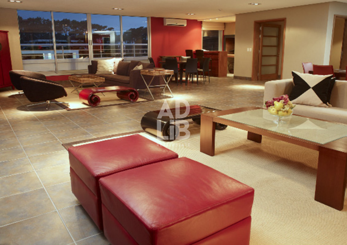 Apartamento ID.191 - Apartamento en venta de 2 dormitorios, en zona céntrica con variedad de servicios. Punta del Este. 