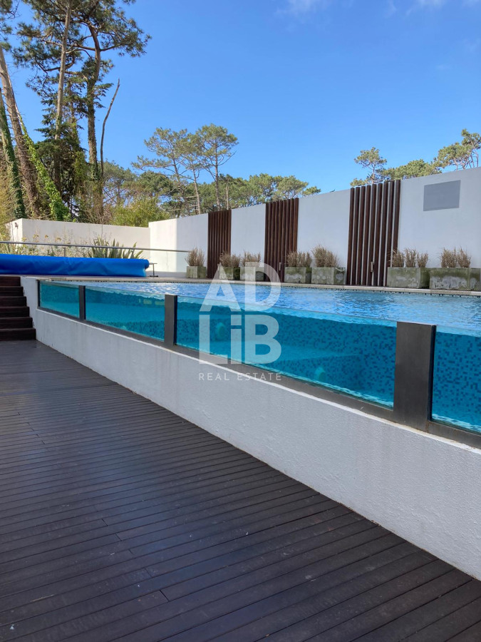 Apartamento ID.235 - Amplio apartamento de 2 dormitorios y 2 baños, ubicado en un punto estratégico, cerca de todo, con terraza tipo patio.