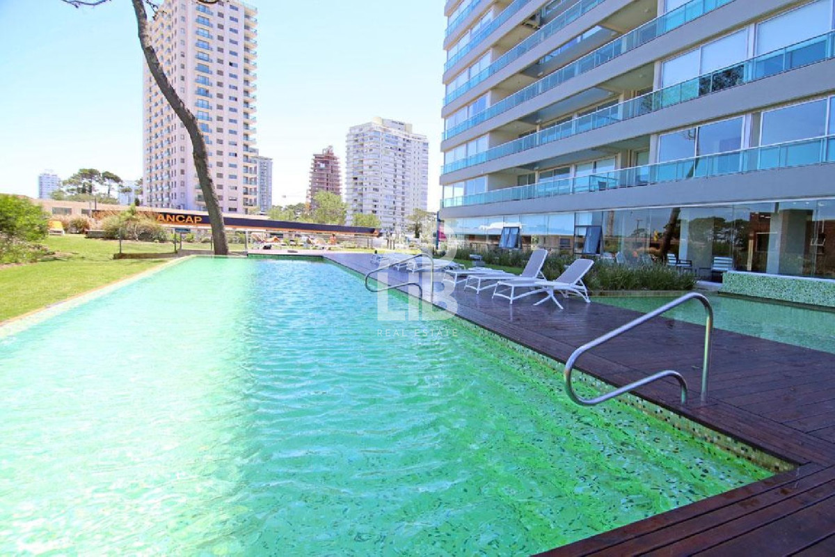 Apartamento ID.206 - Penthouse en venta sobre Roosevelt. Con vistas inigualables de la ciudad y la playa.