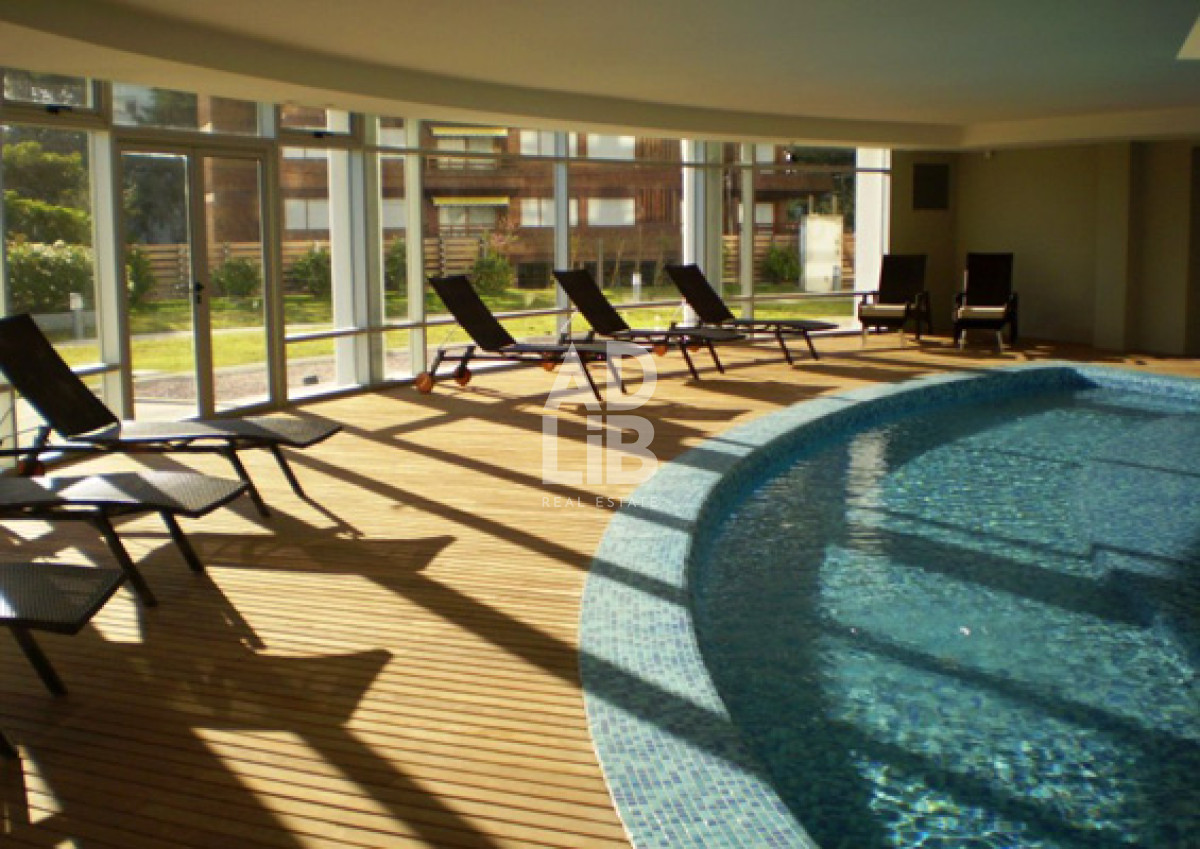 Apartamento ID.191 - Apartamento en venta de 2 dormitorios, en zona céntrica con variedad de servicios. Punta del Este. 