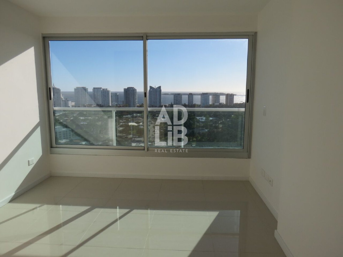 Apartamento ID.202 - Apartamento en venta en Punta del Este, sobre la Avenida Roosevelt en Edificio Gala Vista.