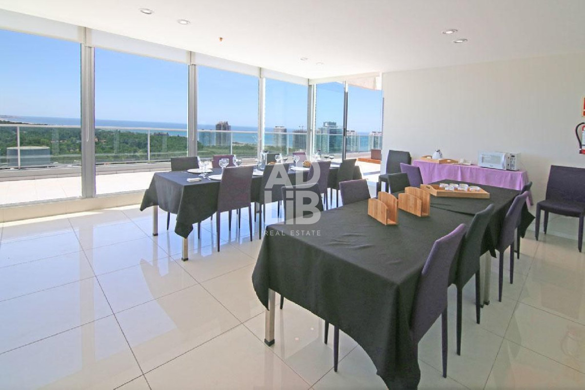 Apartamento ID.206 - Penthouse en venta sobre Roosevelt. Con vistas inigualables de la ciudad y la playa.
