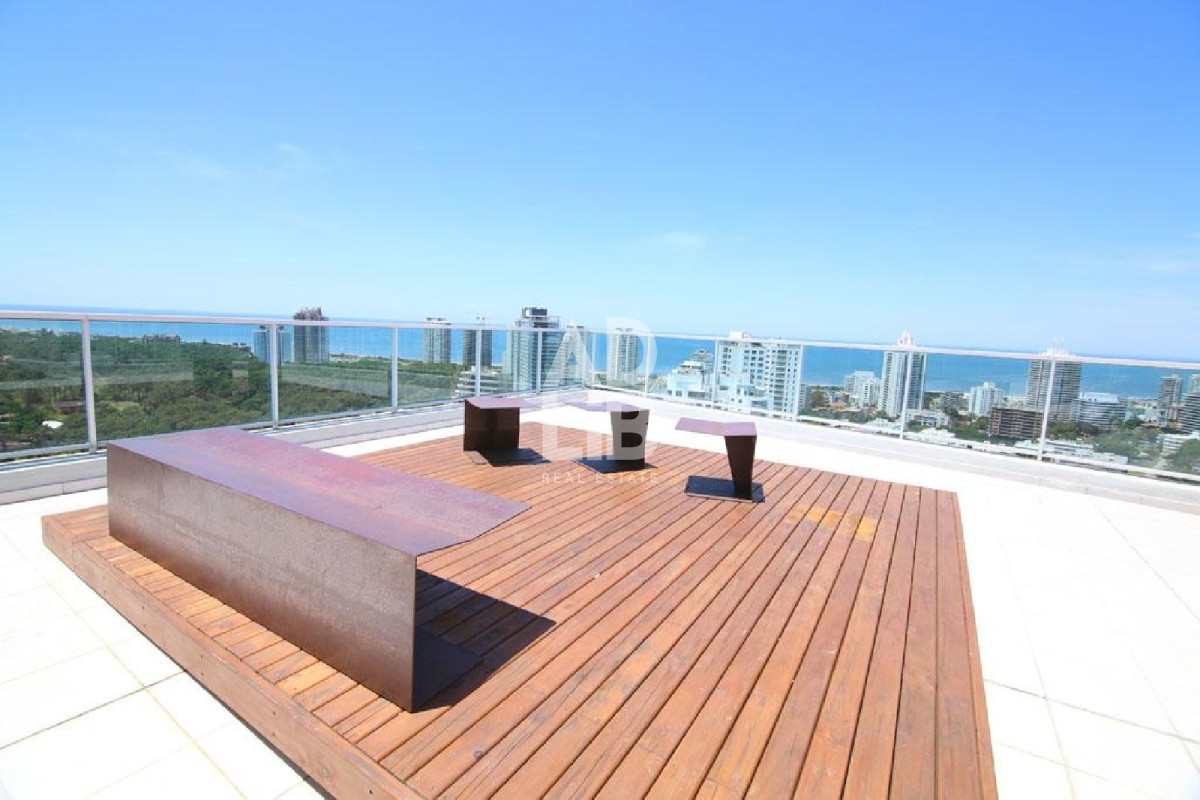 Apartamento ID.206 - Penthouse en venta sobre Roosevelt. Con vistas inigualables de la ciudad y la playa.