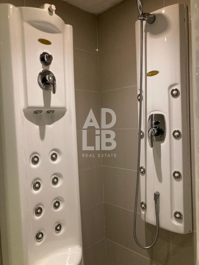 Apartamento ID.235 - Amplio apartamento de 2 dormitorios y 2 baños, ubicado en un punto estratégico, cerca de todo, con terraza tipo patio.