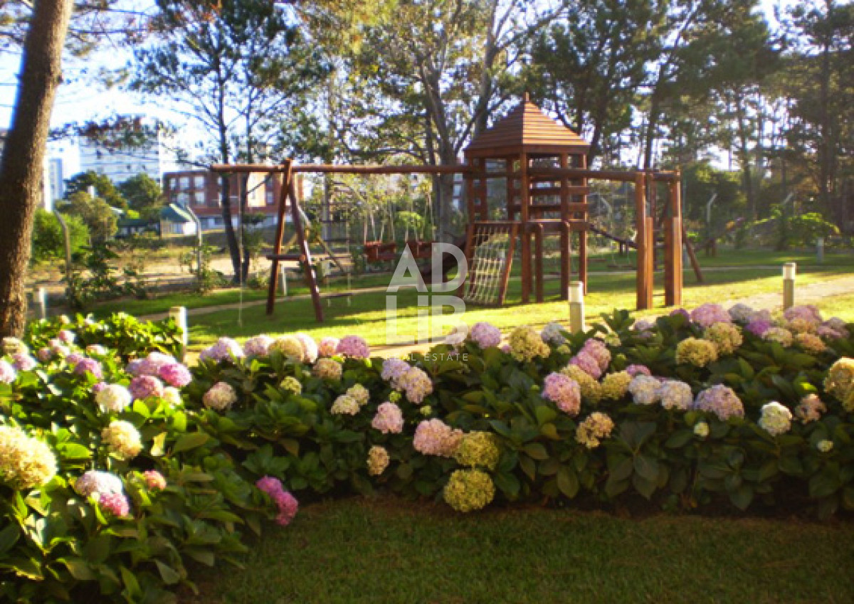 Apartamento ID.191 - Apartamento en venta de 2 dormitorios, en zona céntrica con variedad de servicios. Punta del Este. 