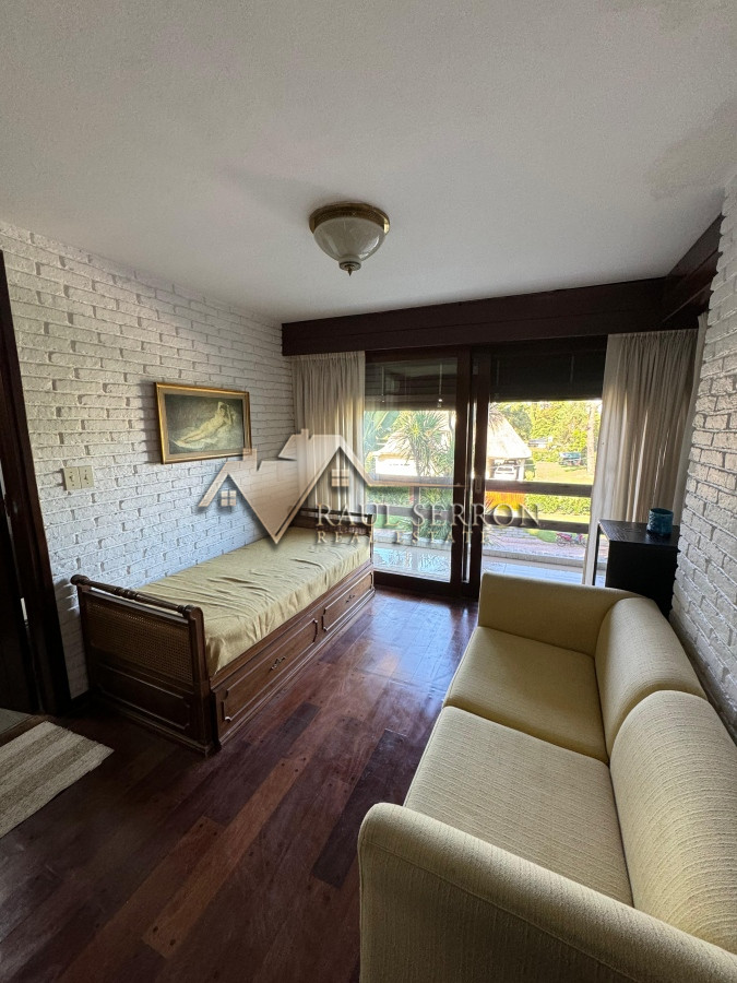 Casa ID.2622 - Casa en venta 5 dormitorios en Playa Mansa, Punta del Este