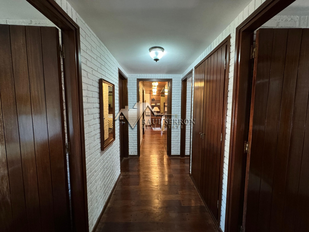Casa ID.2622 - Casa en venta 5 dormitorios en Playa Mansa, Punta del Este