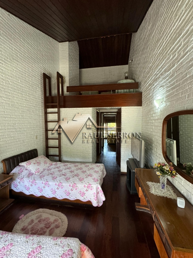 Casa ID.2622 - Casa en venta 5 dormitorios en Playa Mansa, Punta del Este