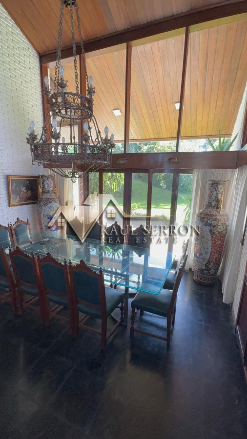 Casa ID.2622 - Casa en venta 5 dormitorios en Playa Mansa, Punta del Este