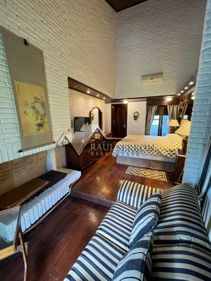 Casa ID.2622 - Casa en venta 5 dormitorios en Playa Mansa, Punta del Este