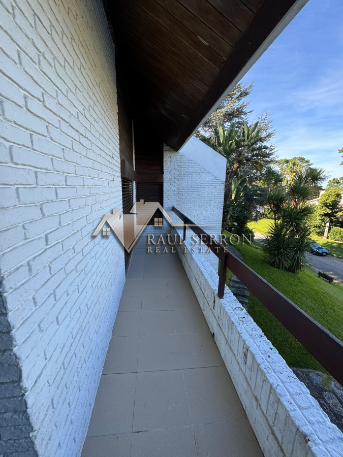 Casa ID.2622 - Casa en venta 5 dormitorios en Playa Mansa, Punta del Este