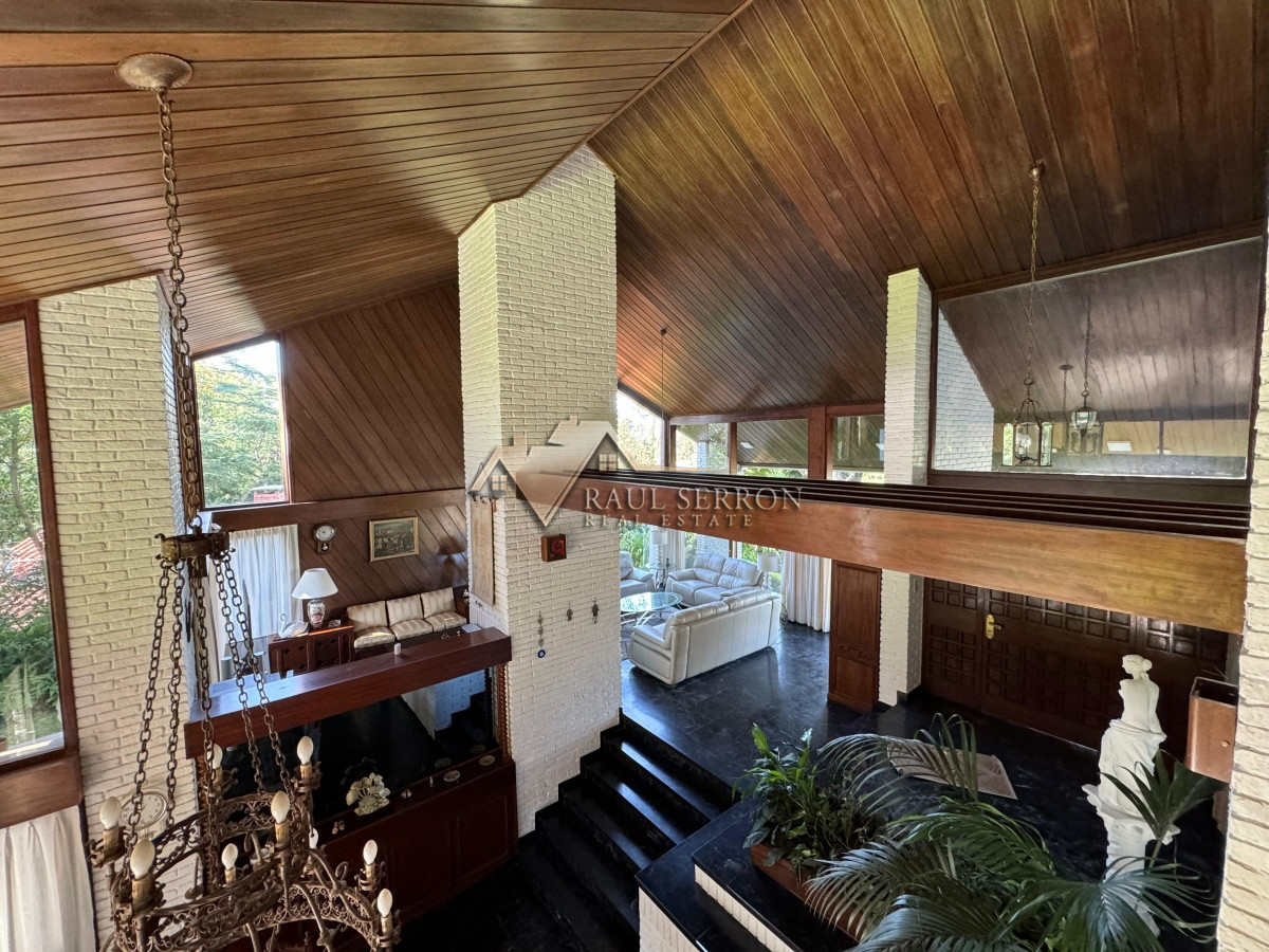 Casa ID.2622 - Casa en venta 5 dormitorios en Playa Mansa, Punta del Este