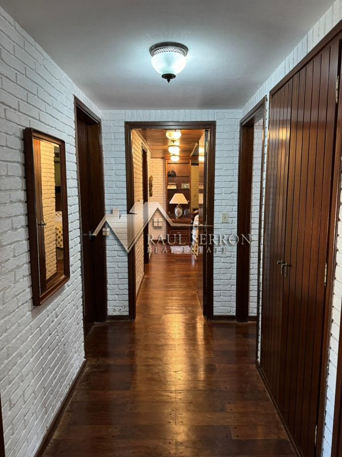Casa ID.2622 - Casa en venta 5 dormitorios en Playa Mansa, Punta del Este