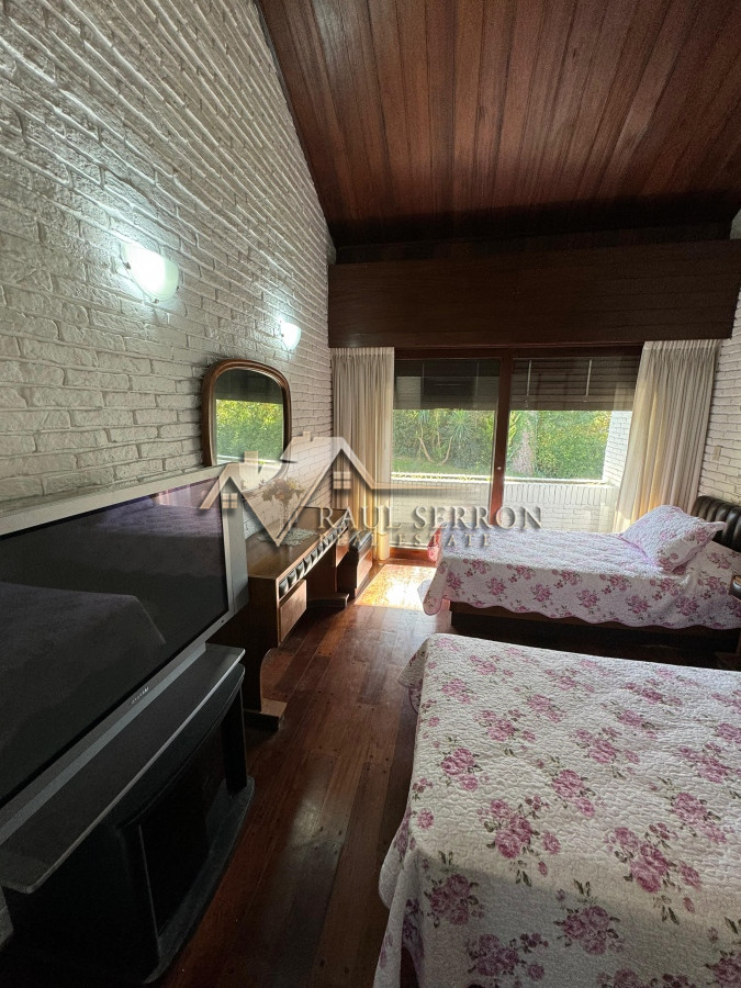 Casa ID.2622 - Casa en venta 5 dormitorios en Playa Mansa, Punta del Este