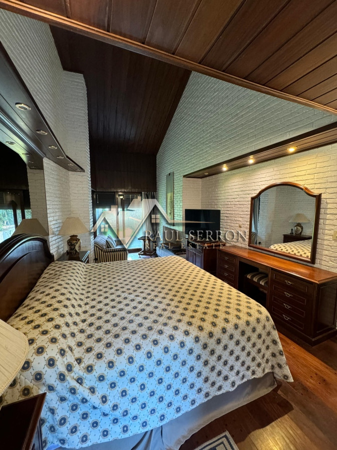 Casa ID.2622 - Casa en venta 5 dormitorios en Playa Mansa, Punta del Este